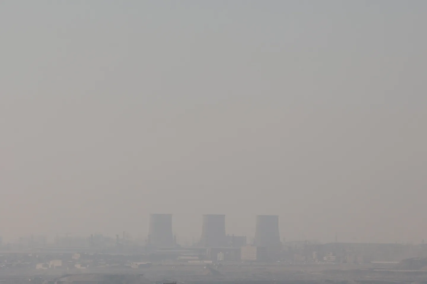 تشدید آلودگی هوا در ایران؛ آموزش غیرحضوری و فعالیت ادارات به‌صورت دورکاری