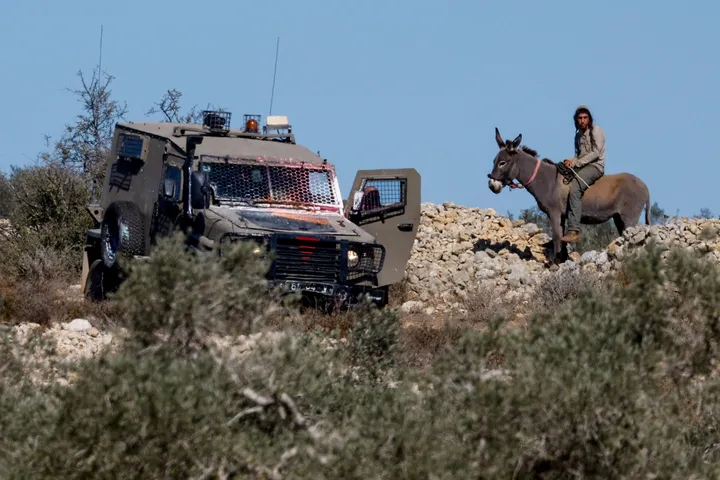 أكثر من مجرد ميليشيا.. كيف يعمل "جيش المستوطنين" على إحكام قبضته على الضفة الغربية المحتلة؟