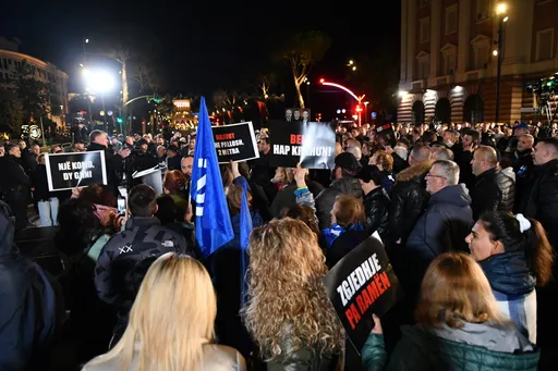 Stotine građana u Tirani protestovale protiv korupcije