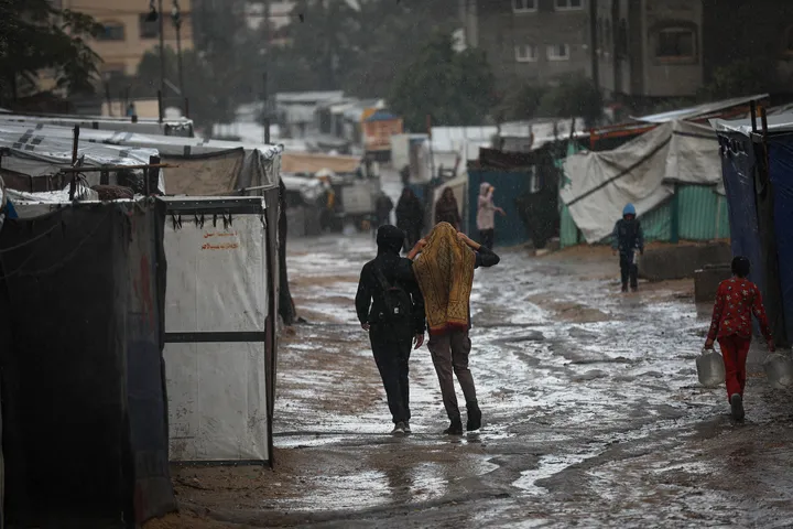 Desetine šatora raseljenih Palestinaca poplavljene obilnim kišama na jugu Gaze