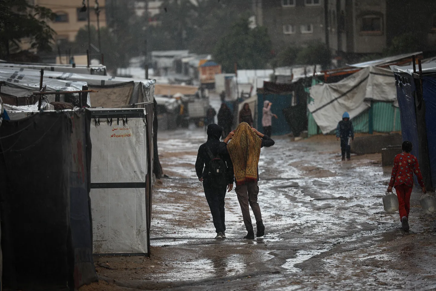 Desetine šatora raseljenih Palestinaca poplavljene obilnim kišama na jugu Gaze
