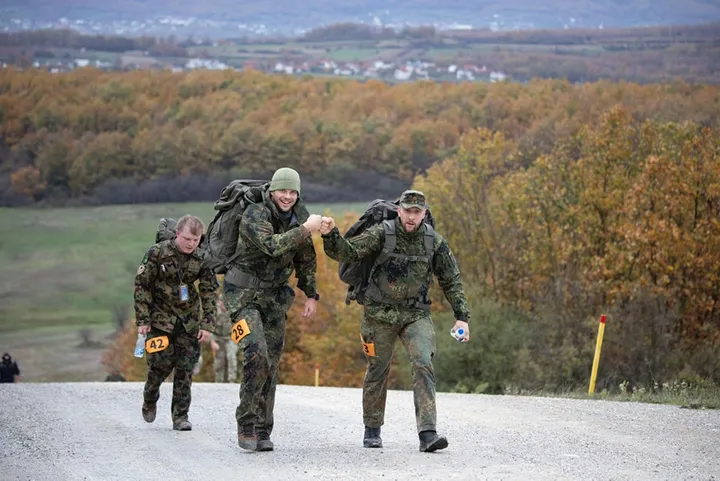 Kosovo: 300 vojnika KFOR-a iz različitih zemalja marširalo za poginule kolege