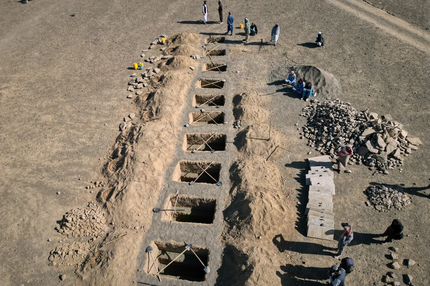 अफ़ग़ानिस्तान द्वारा जवाबी कार्रवाई की धमकी के बाद पाकिस्तान ने घातक हमलों से इनकार किया