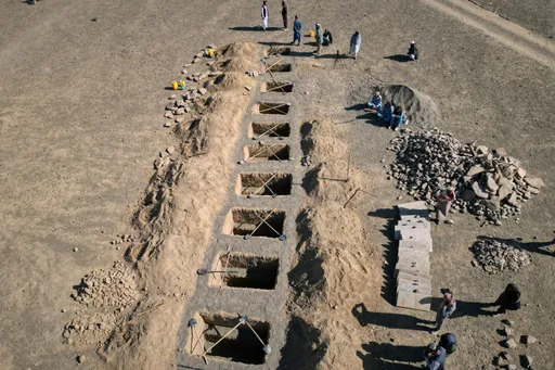 अफ़ग़ानिस्तान द्वारा जवाबी कार्रवाई की धमकी के बाद पाकिस्तान ने घातक हमलों से इनकार किया