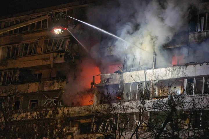 Ukraine and Russia trade deadly fire as negotiators race to update peace plan