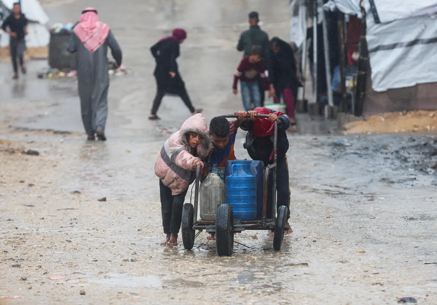 Palestinos asesinados en Gaza serían más de 100.000, mientras esperanza de vida se desploma: reporte