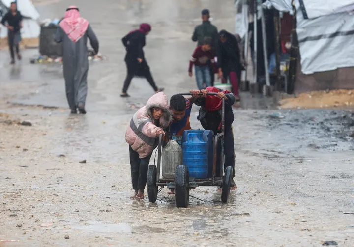 Palestinos asesinados en Gaza serían más de 100.000, mientras esperanza de vida se desploma: reporte