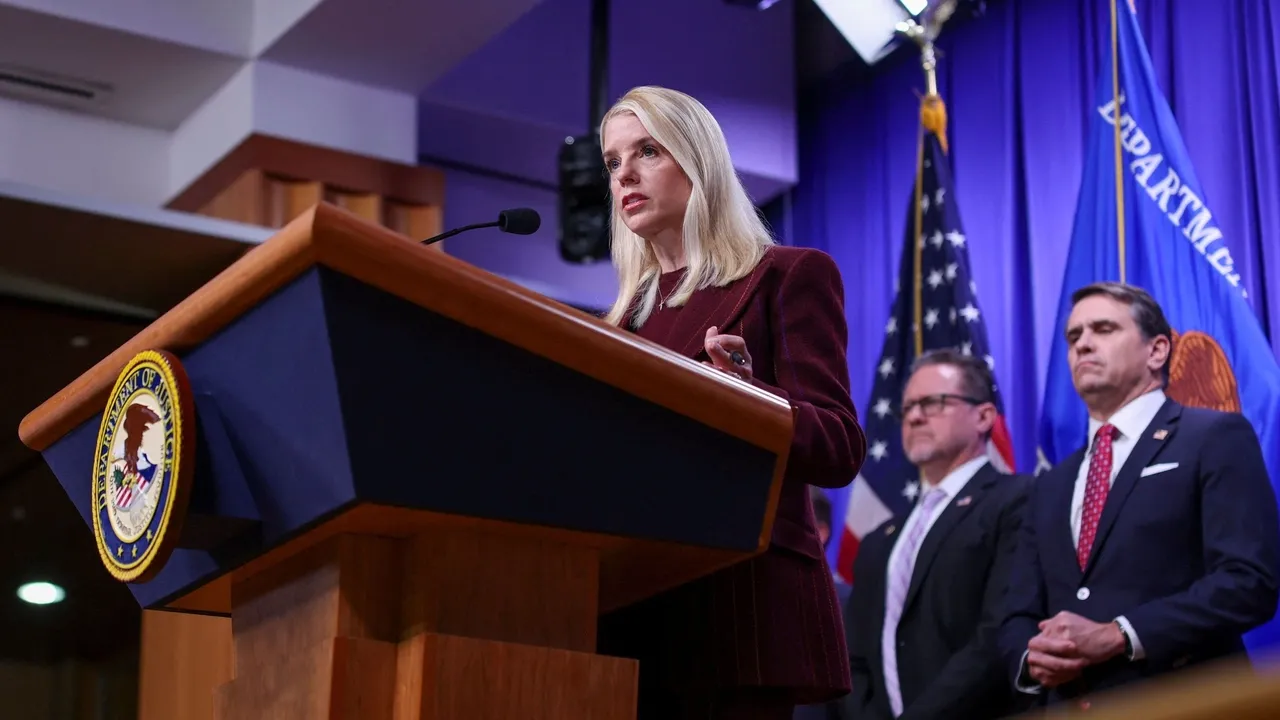 Tramptan narkotiklarğa qarşı ülemçel höcümnärneñ qanuni nigezlämäsen açıqlawın sorıylar