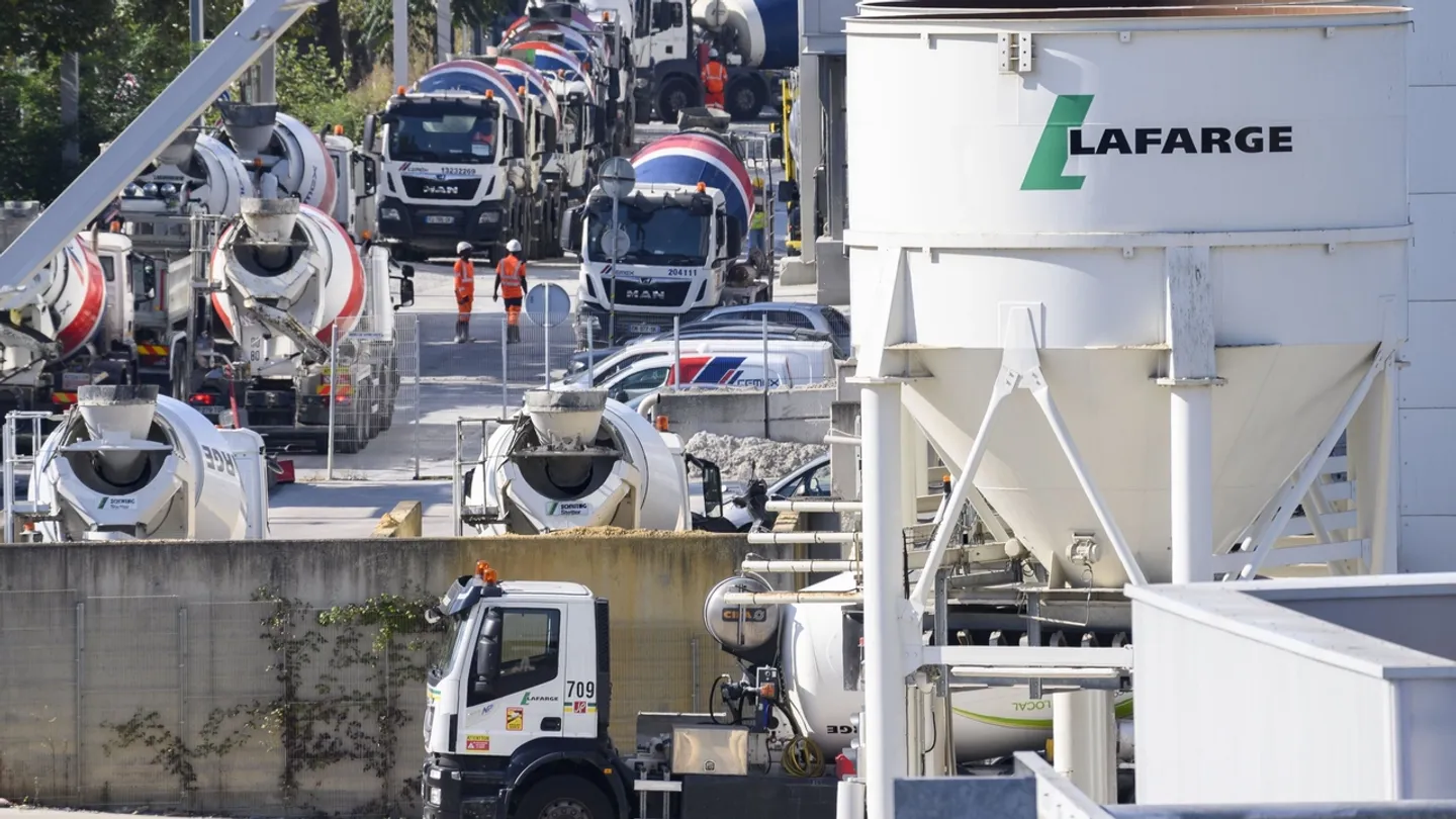Procès Lafarge: un ex-dirigeant admet la connaissance du statut “terroriste” d’un groupe