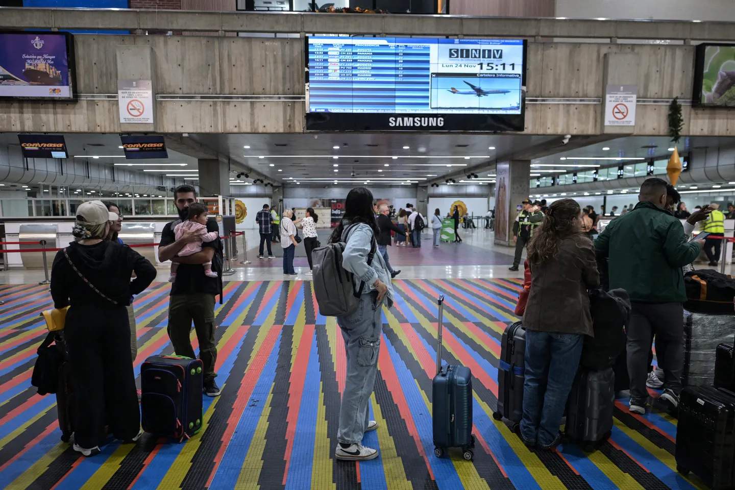 بعد تحذير أمريكي.. فنزويلا تهدد بسحب تراخيص الطيران إن لم تُستأنف الرحلات خلال 48 ساعة