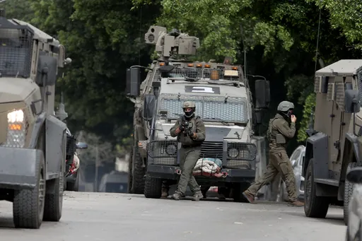 إغلاق طرق ومنع تجوال.. جيش الاحتلال يشن عملية عسكرية واسعة في محافظة طوباس شمالي الضفة