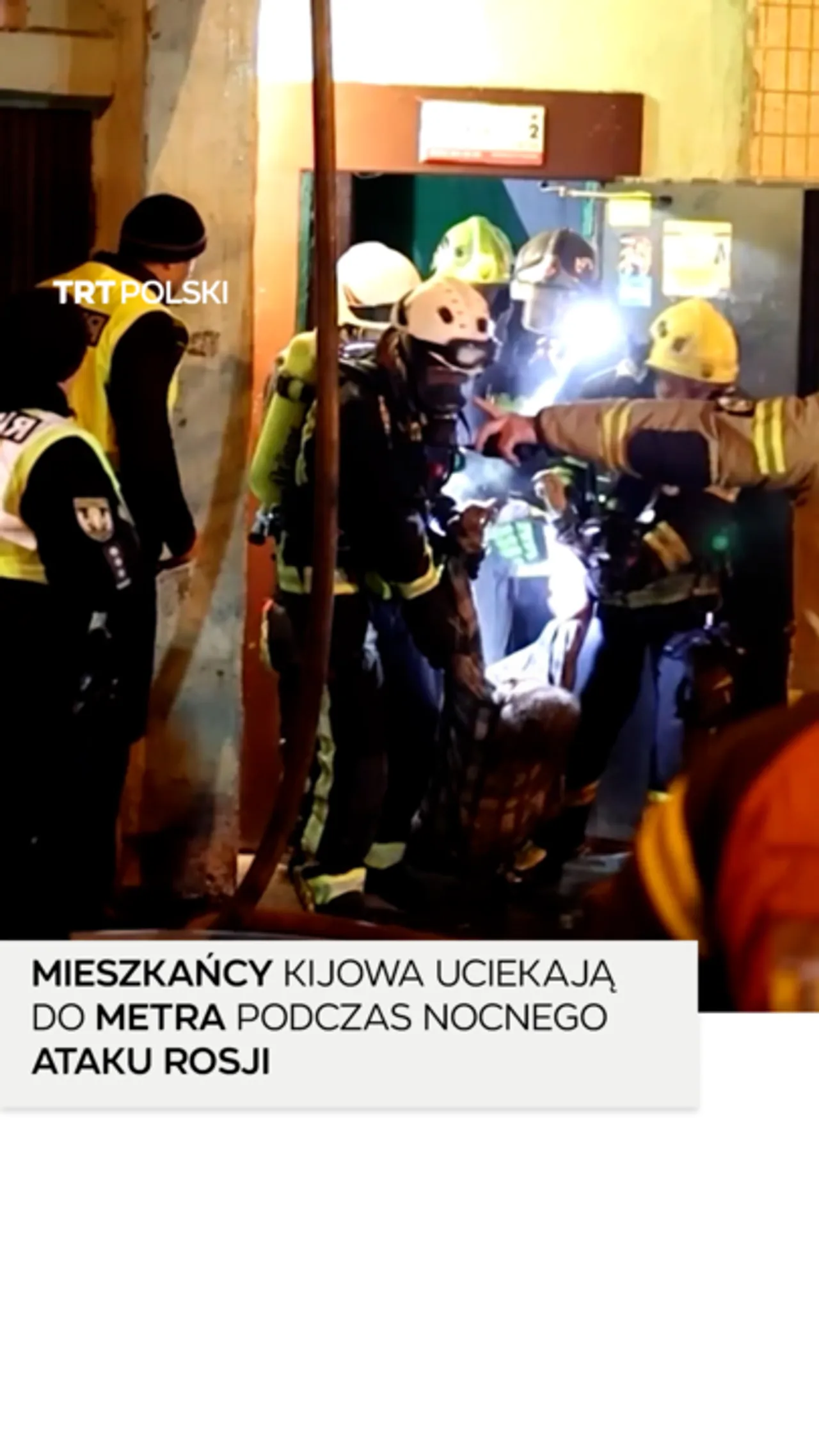 Mieszkańcy Kijowa uciekają do metra podczas nocnego ataku Rosji