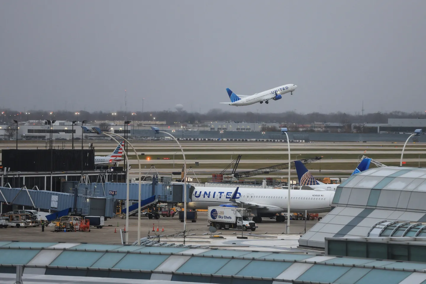 Luchtvaartmaatschappijen fel tegen nieuwe verhoging Belgische vliegtaks