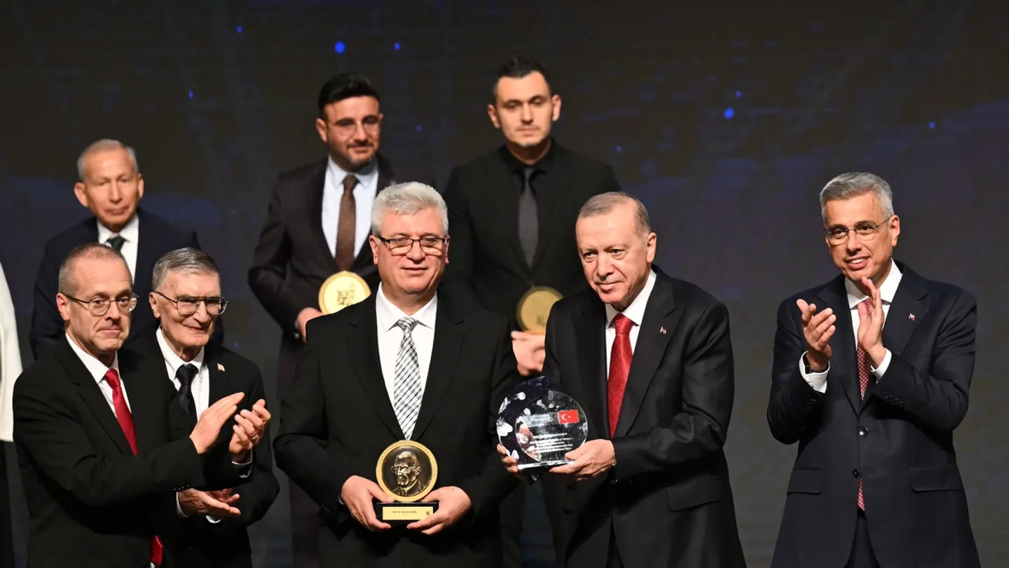Erdogan honoured with WHO Europe Award for Türkiye's humanitarian work in Palestine
