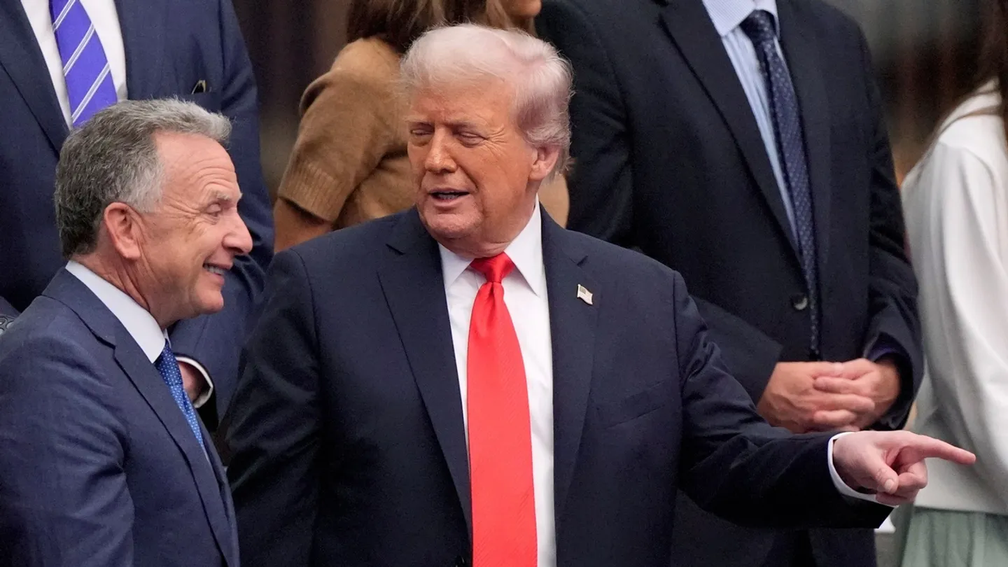 «Он должен продать Украину России»