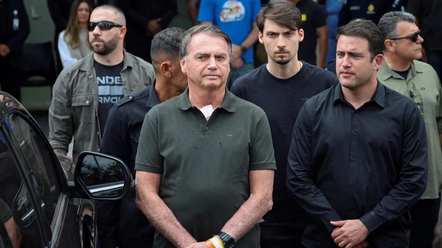 Ex-presidente do Brasil, Bolsonaro, começa a cumprir sentença de 27 anos de prisão