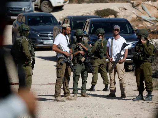 Israel lança ataque em larga escala na Cisjordânia ocupada, atingindo áreas onde se encontram civis