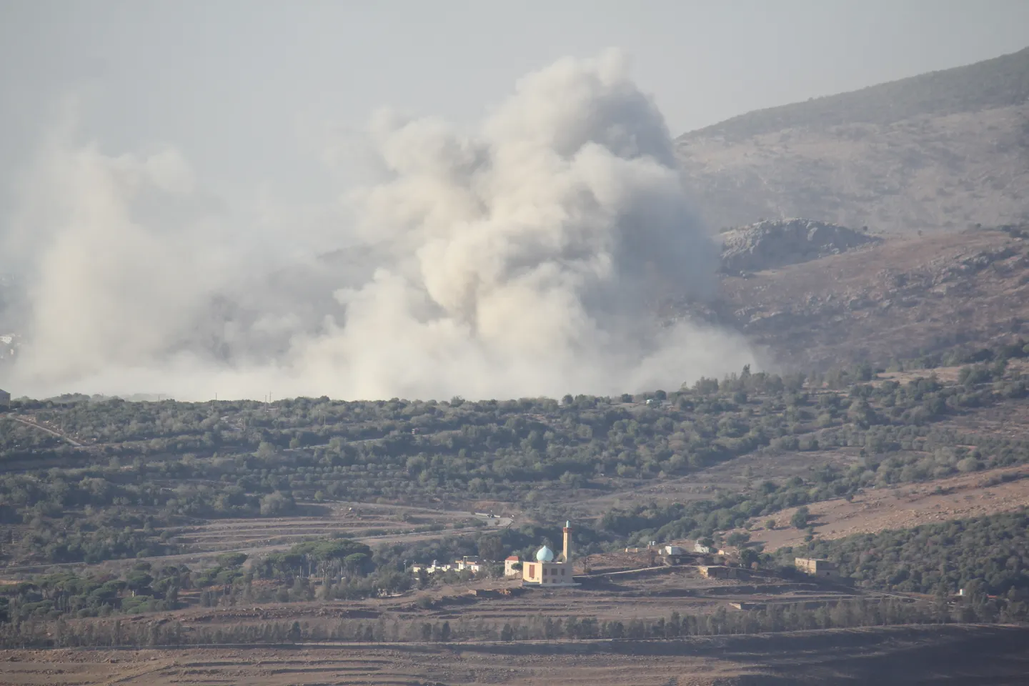 Израильская армия нанесла удары по Ливану