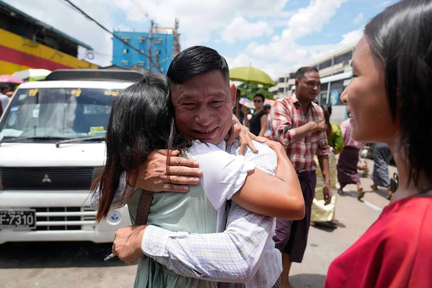 Myanmar bebaskan ribuan tahanan politik dalam pengampunan massal jelang pemilu bulan Desember