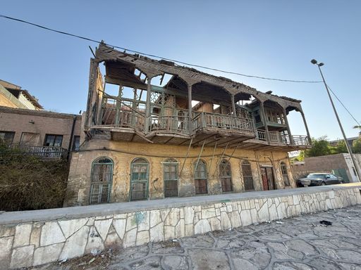 as-baghdad-expands-its-historic-houses-crumble-trt-world