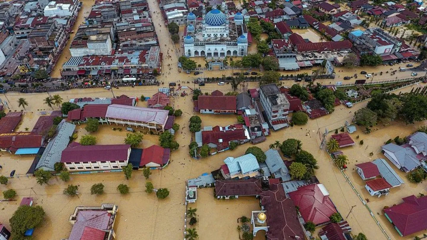 Banjir besar landa Aceh, 2 warga tewas sementara ribuan lainnya dievakuasi