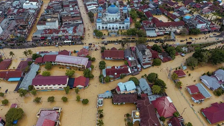 Banjir besar landa Aceh, 2 warga tewas sementara ribuan lainnya dievakuasi
