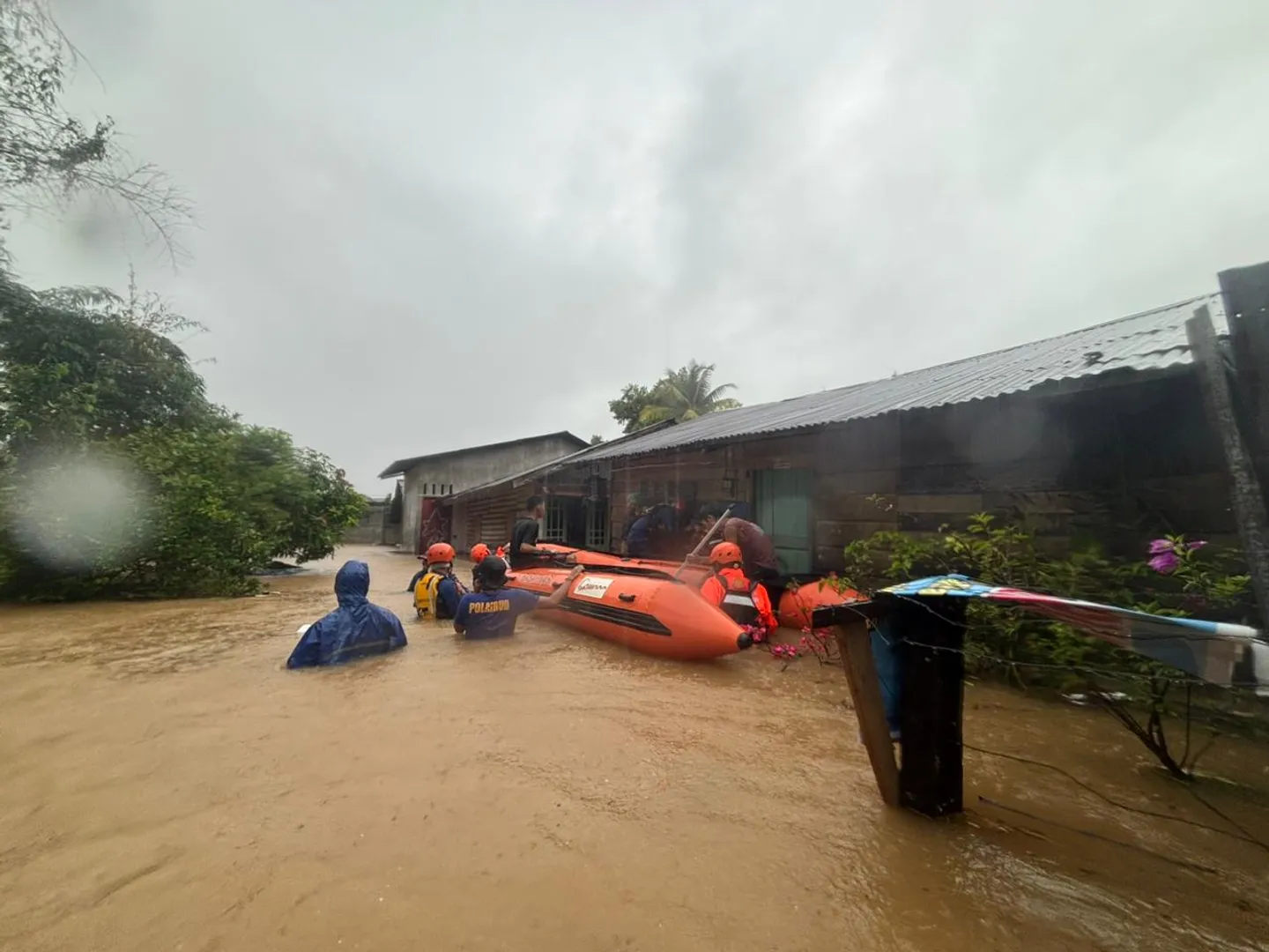 Korban tewas banjir dan longsor di Sumatera Utara capai 34 orang, 52 masih hilang