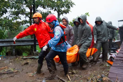 Deadly floods sweep Sri Lanka, Indonesia and Thailand, killing over 200 and affecting millions