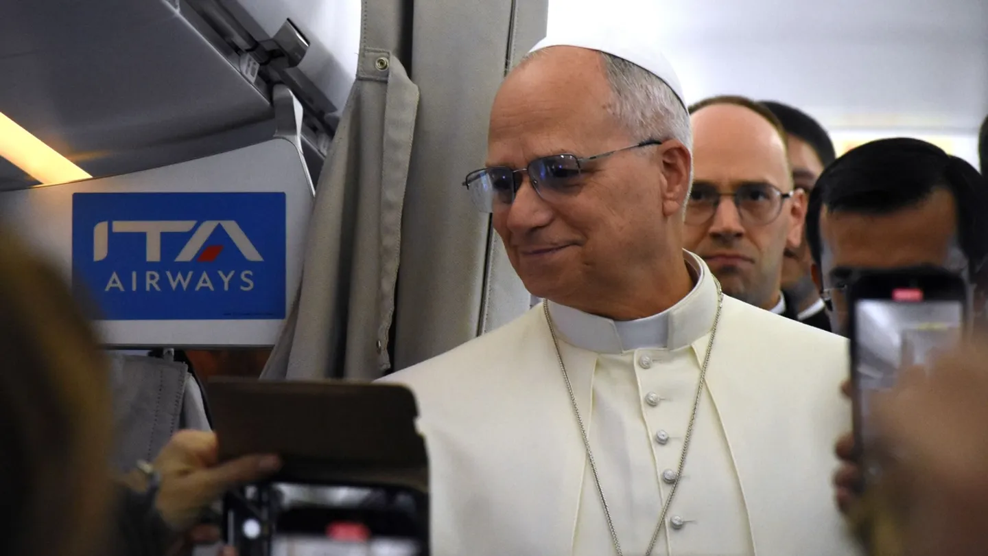 Papa Leão XIV chega à Türkiye na sua primeira visita ao estrangeiro