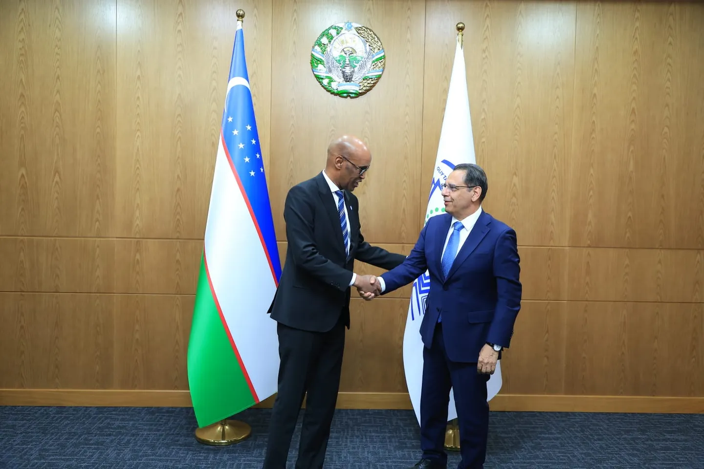 Danjire Fatxudin Cali Maxamed Ospite oo la kulmay Wasiirka Tacliinta Sare & Halabuurka ee Uzbekistan