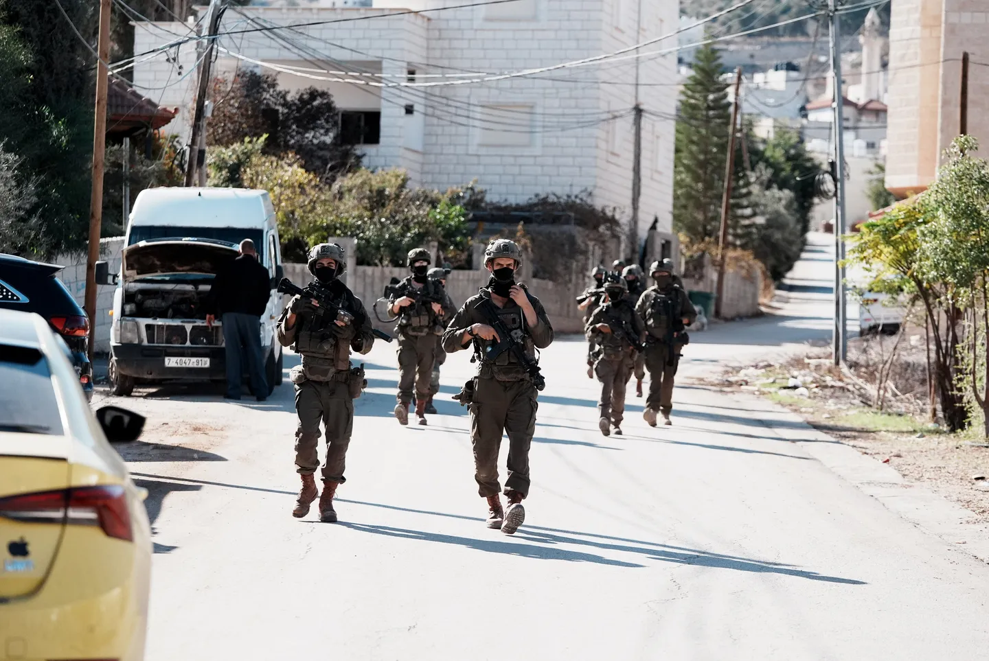 Un soldat israélien tire sur des Palestiniens à Jérusalem-Est occupée, un blessé en état critique