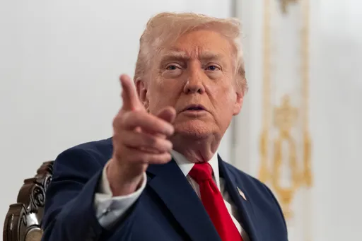 ترمب يلوّح بإجراءات متشددة ضد الهجرة وحقوق غير المواطنين بعد هجوم قرب البيت الأبيض