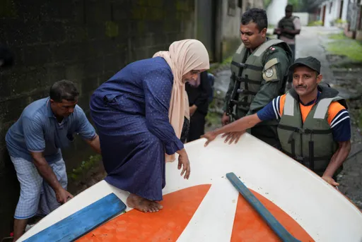 श्रीलंका में बाढ़ आपदा से निपटने के लिए सैनिकों की संख्या दोगुनी की गई