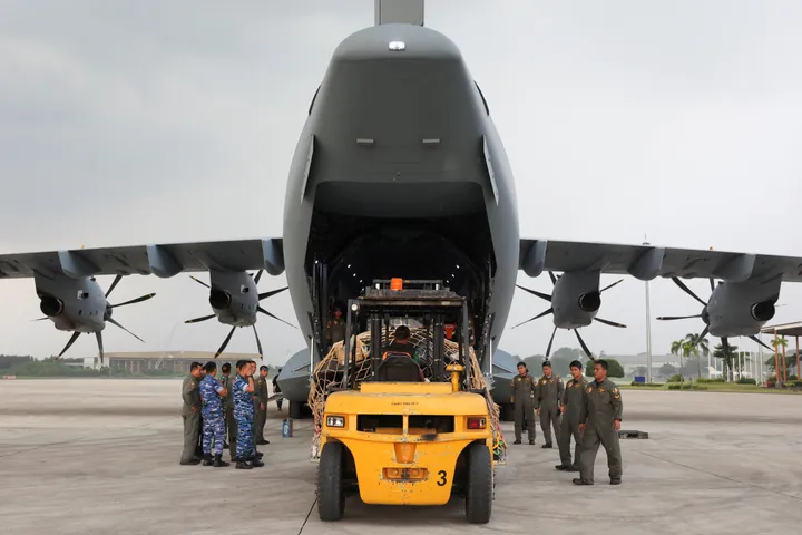 TNI AU kirim 24 ton bantuan untuk korban banjir dan longsor di Aceh