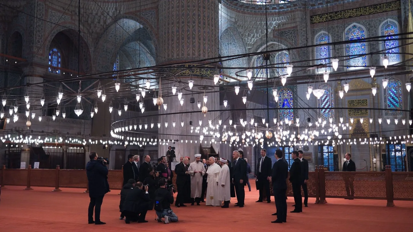 Pope Leo XIV visits Sultanahmet Mosque in Istanbul