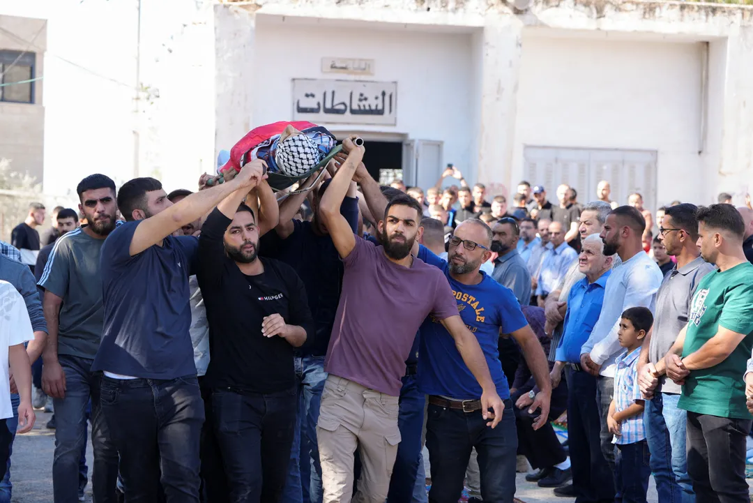 استشهاد فلسطينيين برصاص الاحتلال والمستوطنين في نابلس والخليل