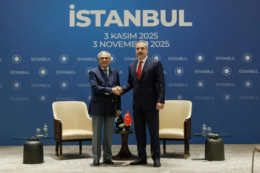 Ministri i Jashtëm turk takohet me homologun pakistanez në Istanbul