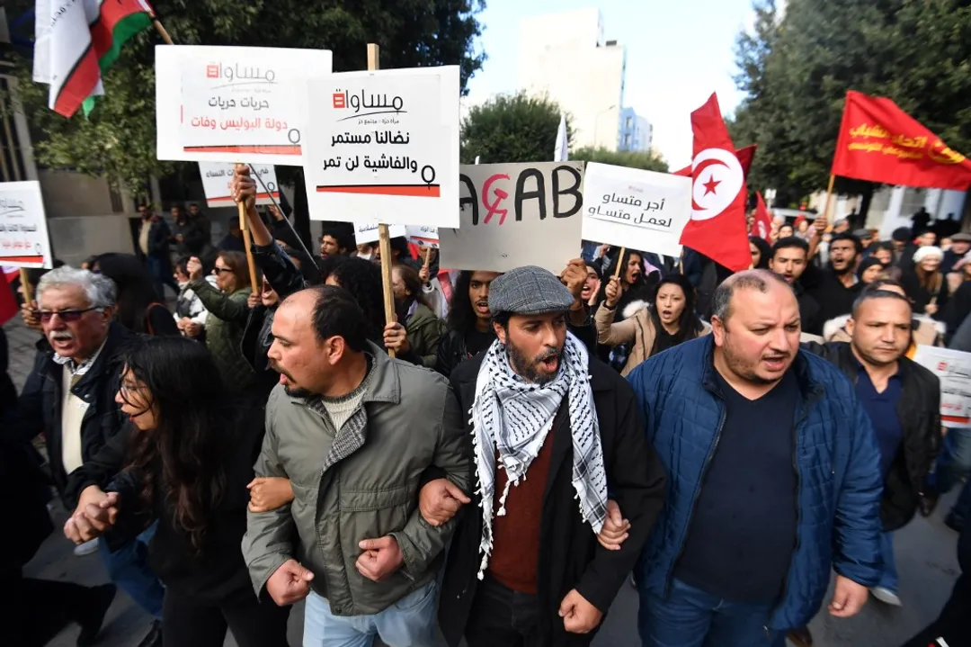 Tunisie: interpellation d’une militante lors d'une manifestation pour la liberté d'expression