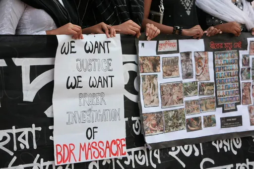 Bangladesh menyalahkan India dan mantan PM Hasina atas pembantaian militer tahun 2009