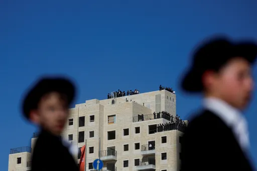 Thousands of Israelis queue at Portuguese Embassy for citizenship