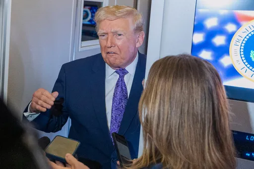 د امریکا ولسمشر ډونالد ټرمپ وویل چې په امریکا کې به د پناه غوښتنې بهیر د اوږدې مودې لپاره وځنډوي.