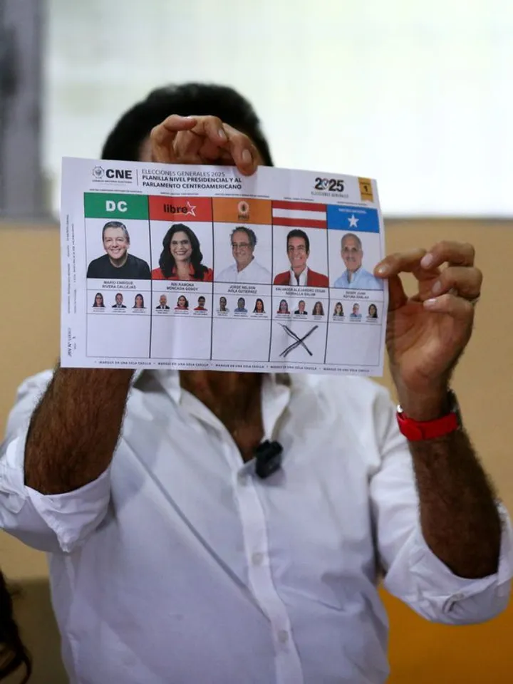 Hondurans vote as Trump, Milei back Asfura