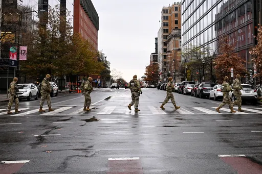 المتهم بإطلاق النار على الحرس الوطني في واشنطن يدفع ببراءته من تهمة القتل العمد