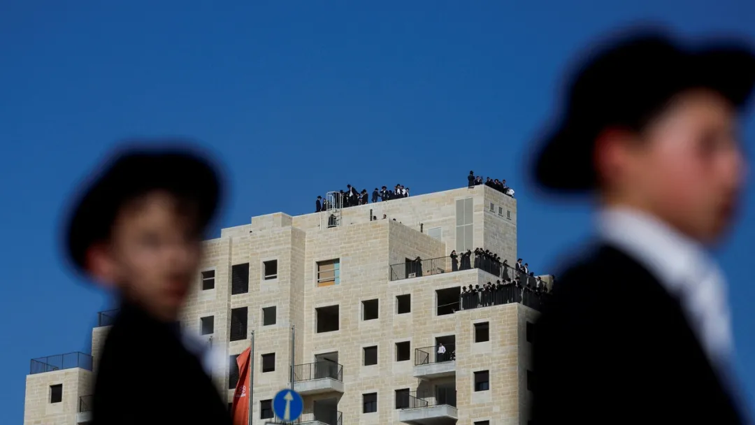 Minlərlə israilli Portuqaliya səfirliyinin qarşısında vətəndaşlıq növbəsinə düzülüb