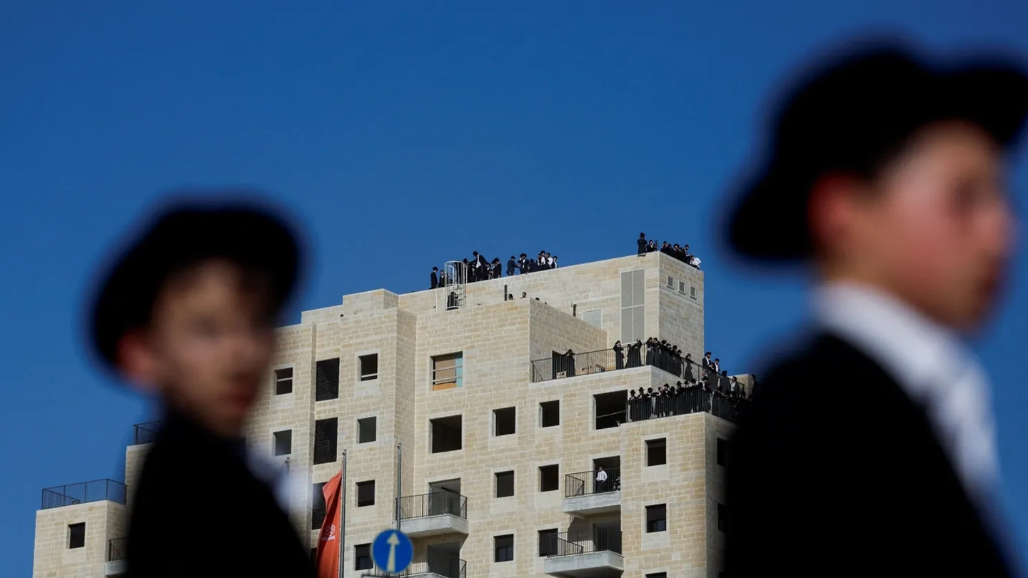 Minlərlə israilli Portuqaliya səfirliyinin qarşısında vətəndaşlıq növbəsinə düzülüb