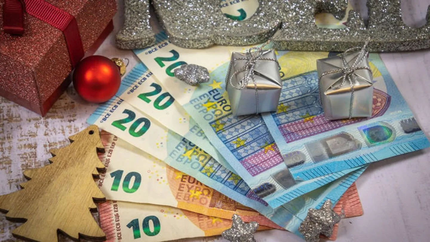 Budget : l’État veut supprimer la prime de Noël pour les familles sans enfants