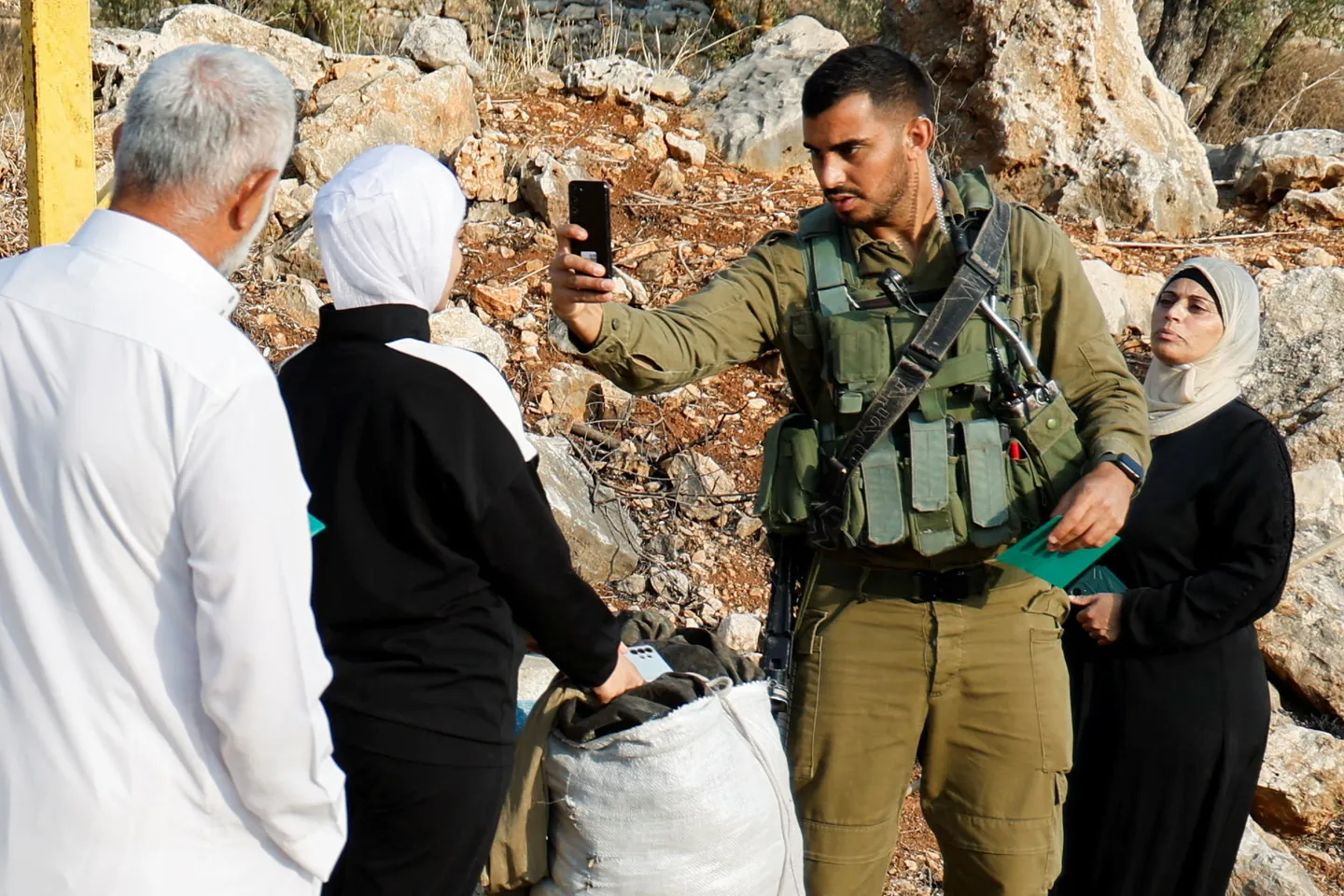 جيش الاحتلال يعتقل 16 فلسطينياً وسط حملة اقتحامات واسعة بمدن وبلدات الضفة الغربية