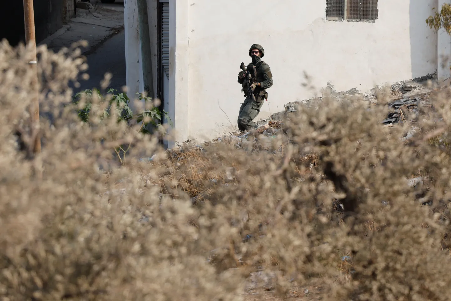 Ushtarët izraelitë arrestojnë 16 palestinezë në Bregun Perëndimor