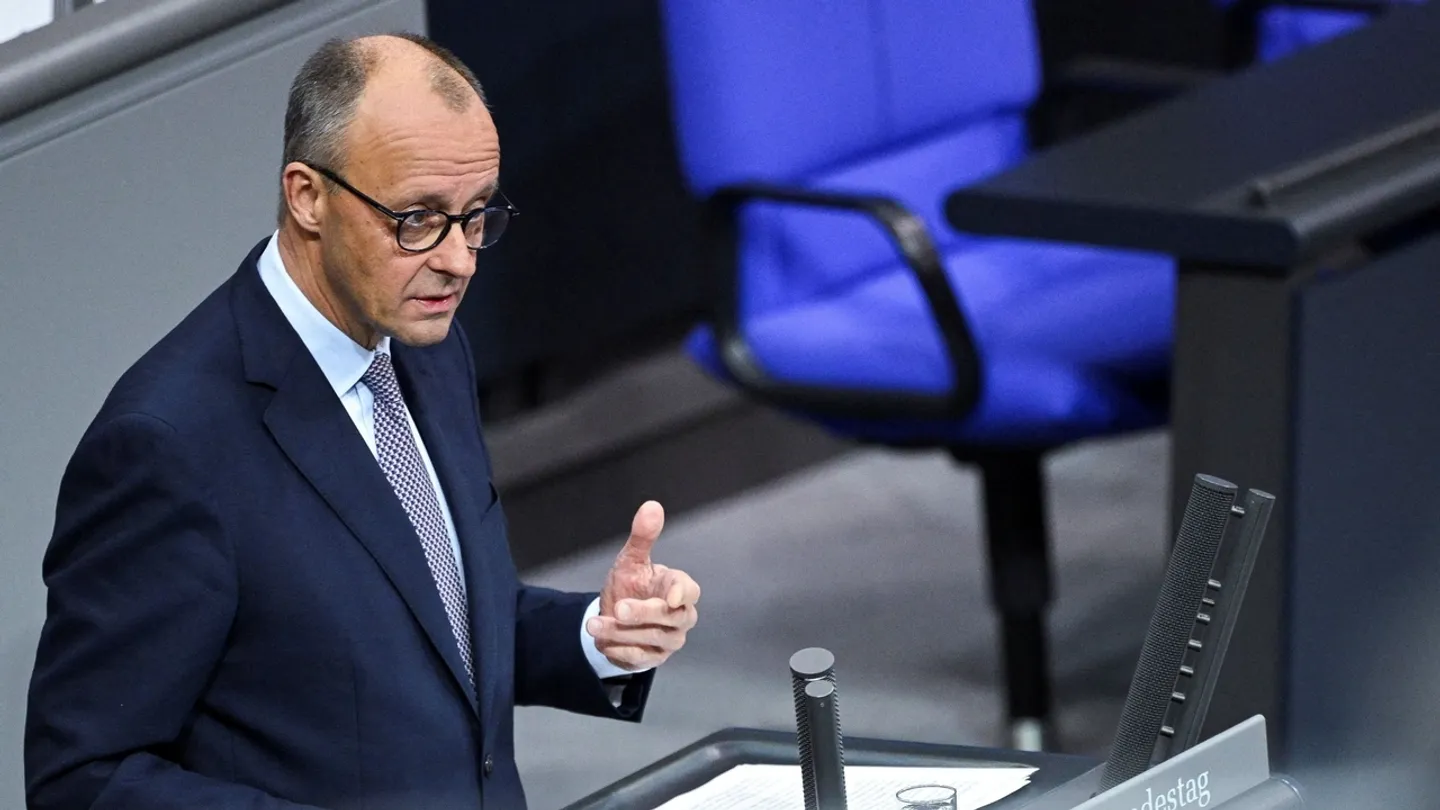 Мерц гонит сирийцев под натиском ультраправых