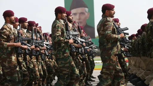 ارتش پاکستان: هیچ توافقی با آمریکا برای انجام حملات در افغانستان وجود ندارد